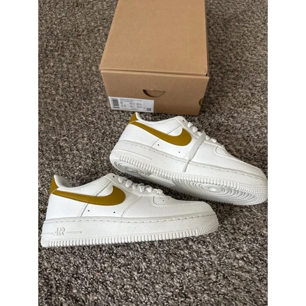 Nike Air Force 1 Next Nature Summit White Bronze